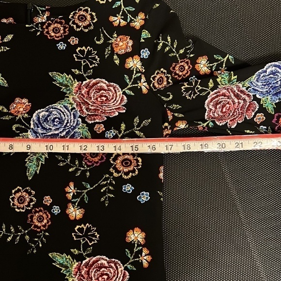 Beautiful Dress, Size 8 - Picture 7 of 10